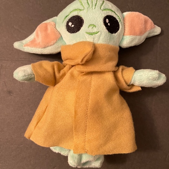 Star Wars Yoda stuffed Animal. Like new small - Picture 1 of 3